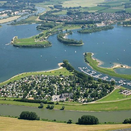Recreatiepark Jachthaven De Veerstal Lathum - Luxe Chalet Zewnętrze zdjęcie