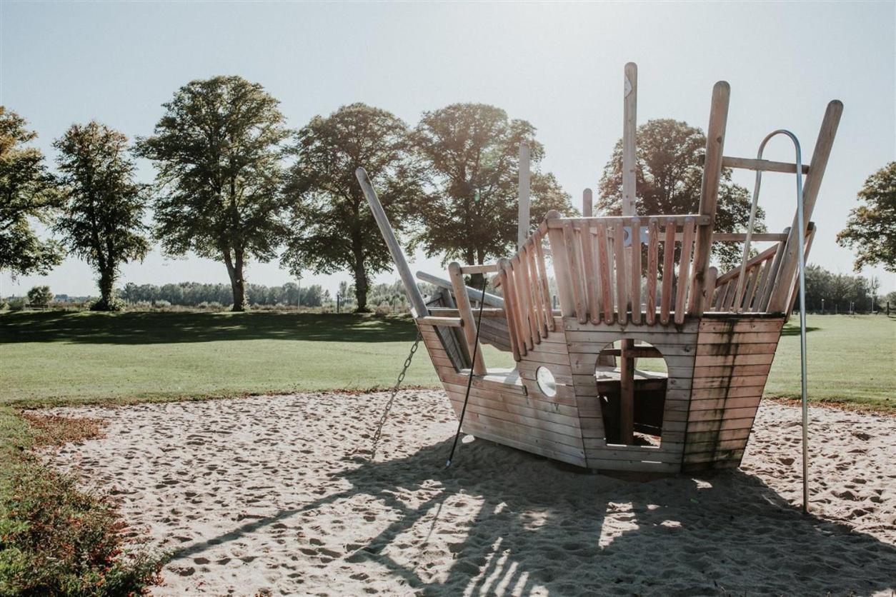 Recreatiepark Jachthaven De Veerstal Lathum - Luxe Chalet Zewnętrze zdjęcie