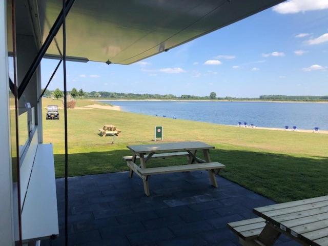 Recreatiepark Jachthaven De Veerstal Lathum - Luxe Chalet Zewnętrze zdjęcie