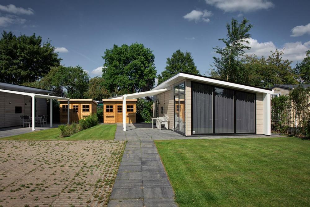 Recreatiepark Jachthaven De Veerstal Lathum - Luxe Chalet Zewnętrze zdjęcie