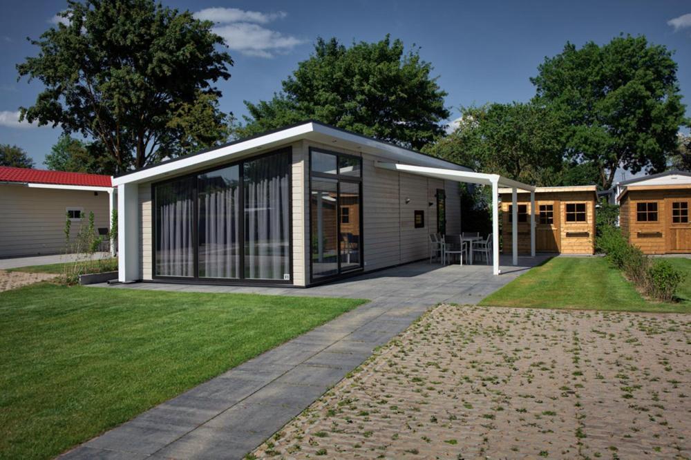 Recreatiepark Jachthaven De Veerstal Lathum - Luxe Chalet Zewnętrze zdjęcie