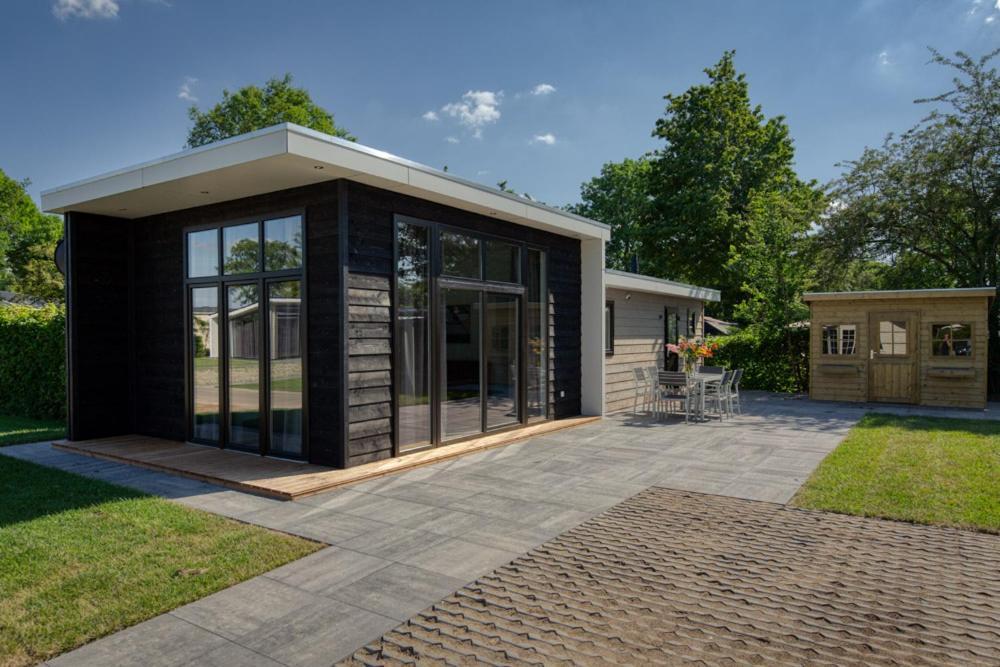 Recreatiepark Jachthaven De Veerstal Lathum - Luxe Chalet Zewnętrze zdjęcie