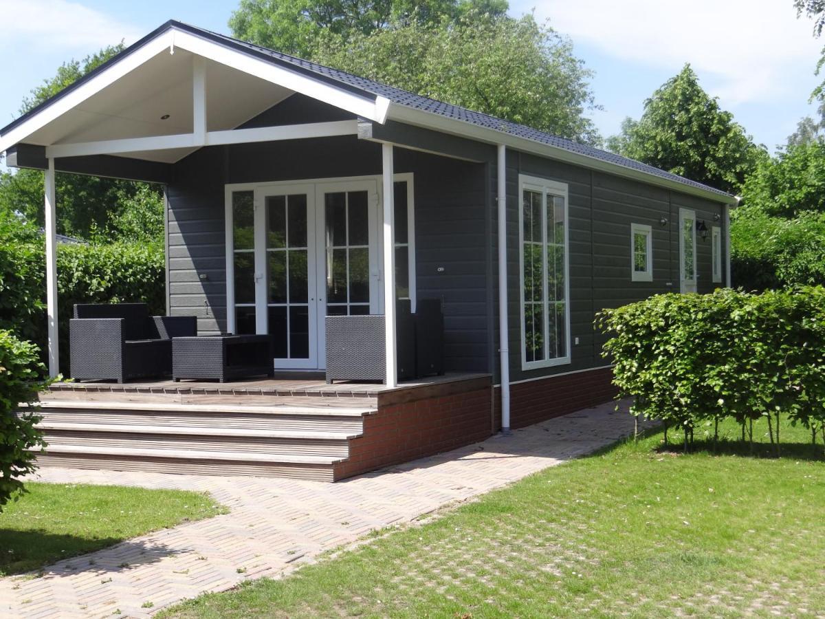 Recreatiepark Jachthaven De Veerstal Lathum - Luxe Chalet Zewnętrze zdjęcie