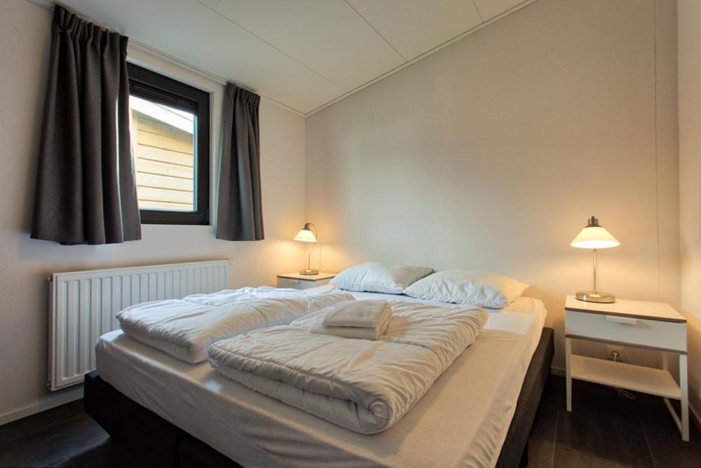 Recreatiepark Jachthaven De Veerstal Lathum - Luxe Chalet Zewnętrze zdjęcie