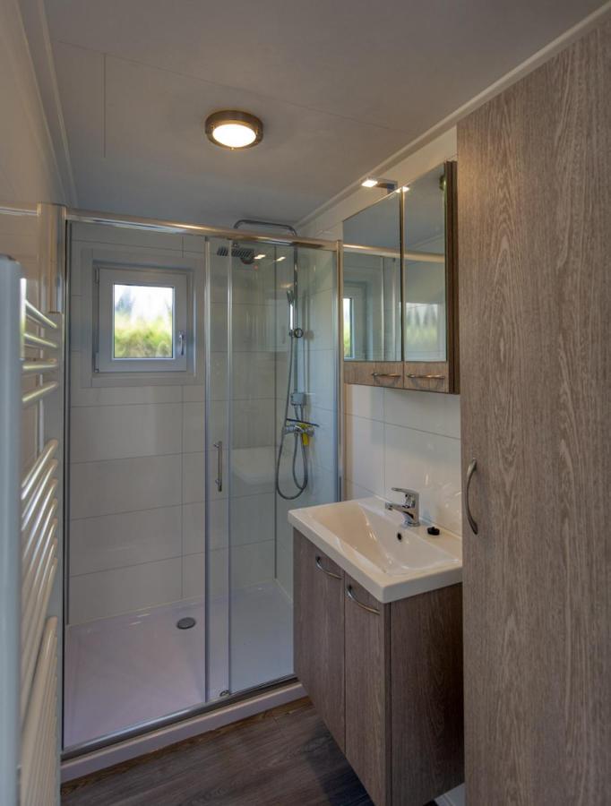 Recreatiepark Jachthaven De Veerstal Lathum - Luxe Chalet Zewnętrze zdjęcie