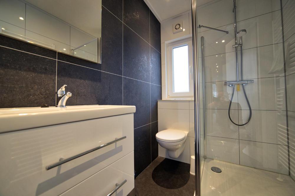 Recreatiepark Jachthaven De Veerstal Lathum - Luxe Chalet Zewnętrze zdjęcie