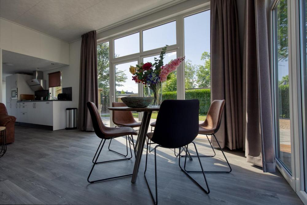 Recreatiepark Jachthaven De Veerstal Lathum - Luxe Chalet Zewnętrze zdjęcie