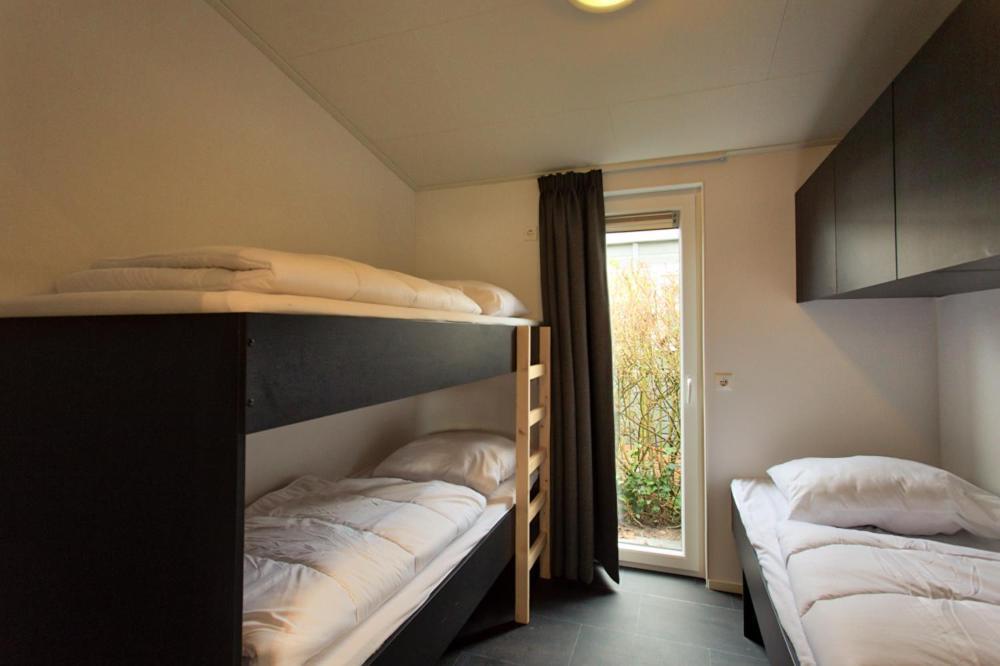Recreatiepark Jachthaven De Veerstal Lathum - Luxe Chalet Zewnętrze zdjęcie