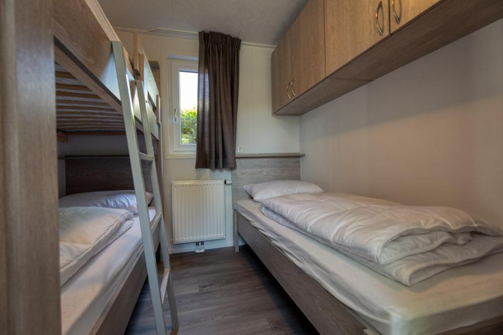 Recreatiepark Jachthaven De Veerstal Lathum - Luxe Chalet Zewnętrze zdjęcie