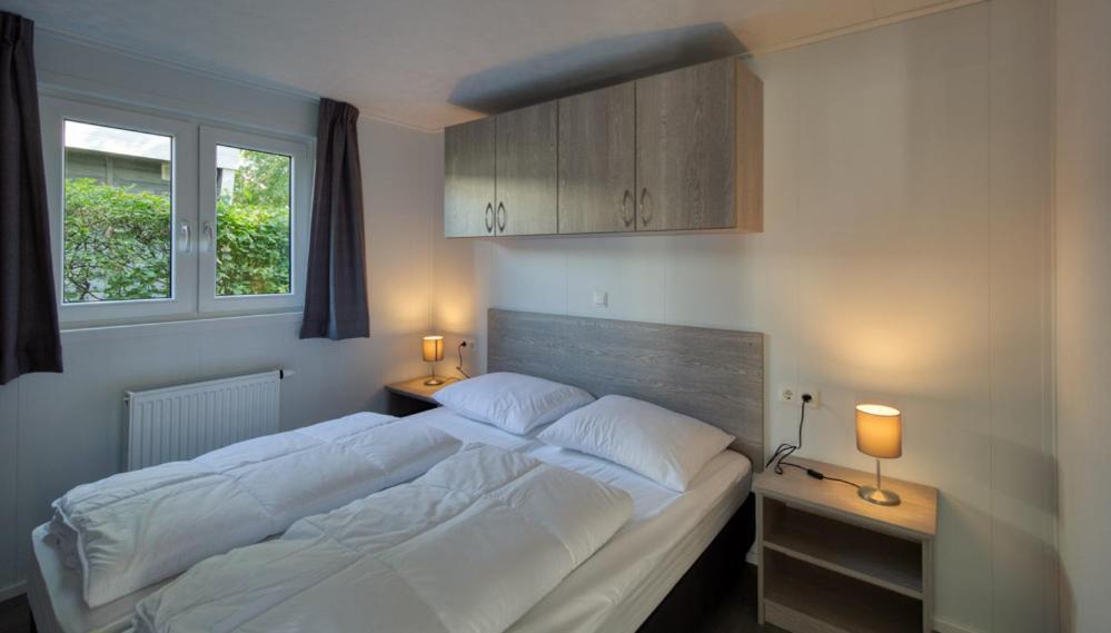 Recreatiepark Jachthaven De Veerstal Lathum - Luxe Chalet Zewnętrze zdjęcie