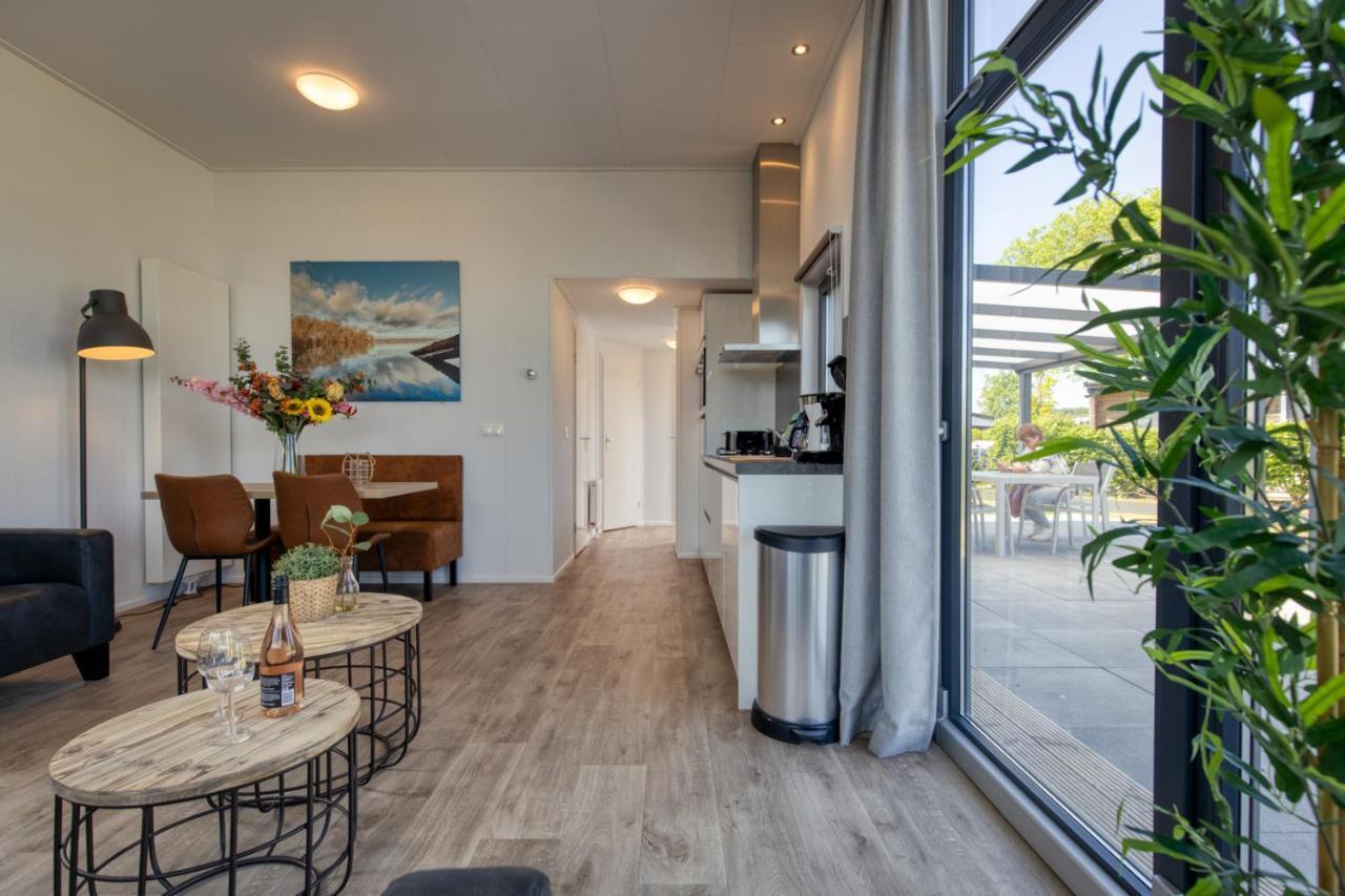 Recreatiepark Jachthaven De Veerstal Lathum - Luxe Chalet Zewnętrze zdjęcie