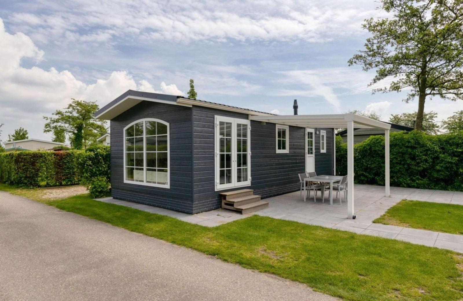 Recreatiepark Jachthaven De Veerstal Lathum - Luxe Chalet Zewnętrze zdjęcie