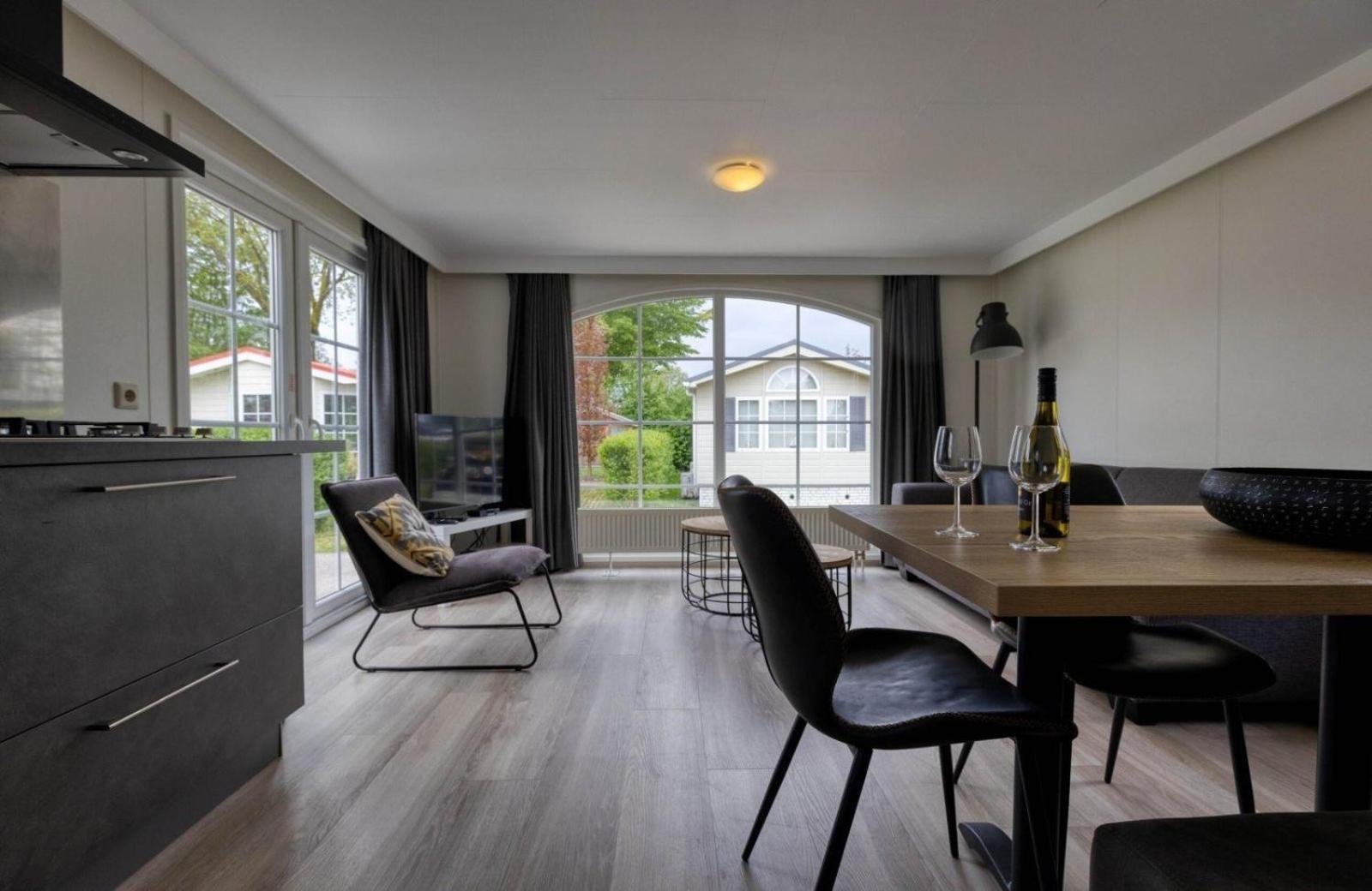 Recreatiepark Jachthaven De Veerstal Lathum - Luxe Chalet Zewnętrze zdjęcie