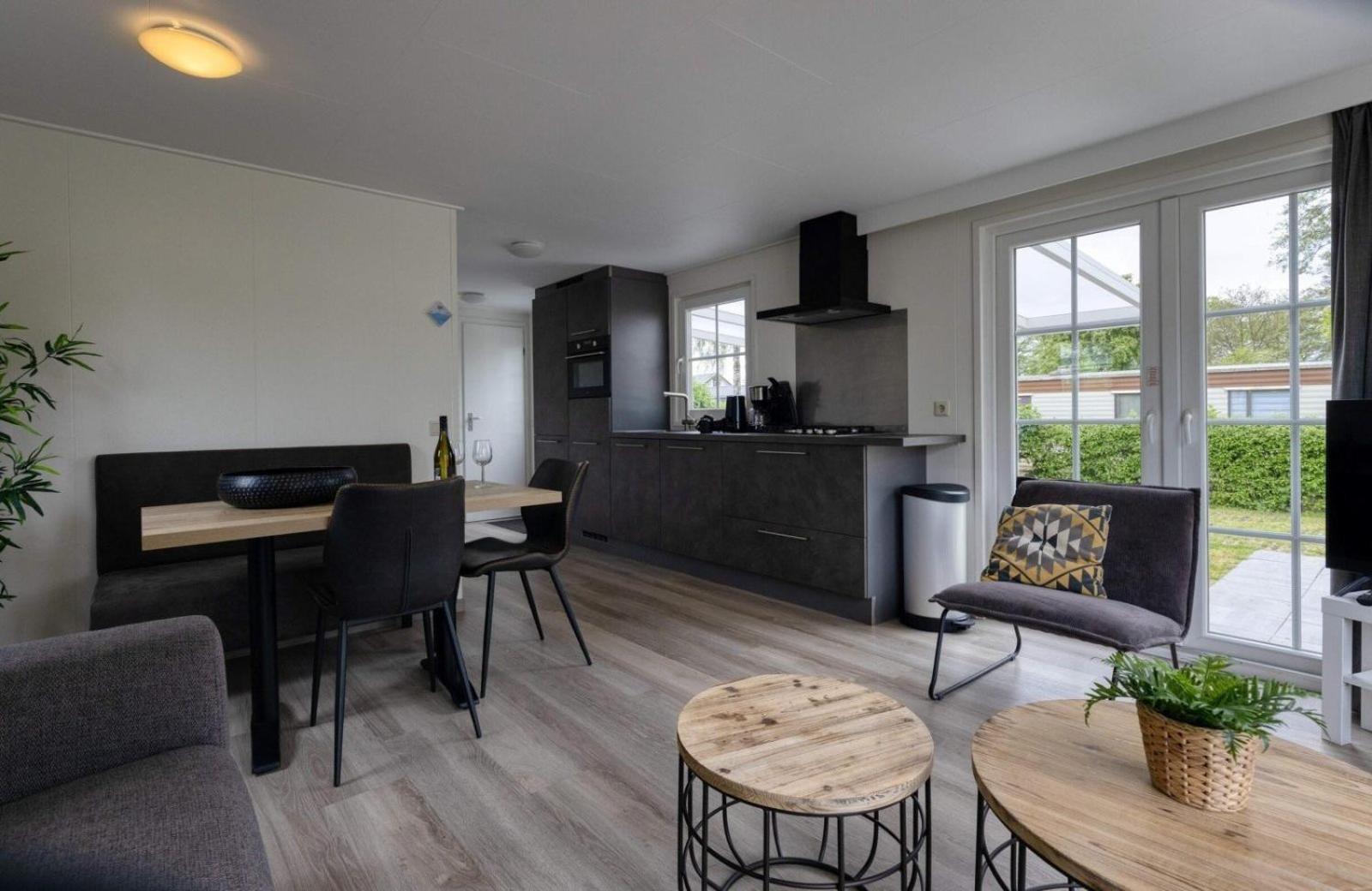 Recreatiepark Jachthaven De Veerstal Lathum - Luxe Chalet Zewnętrze zdjęcie